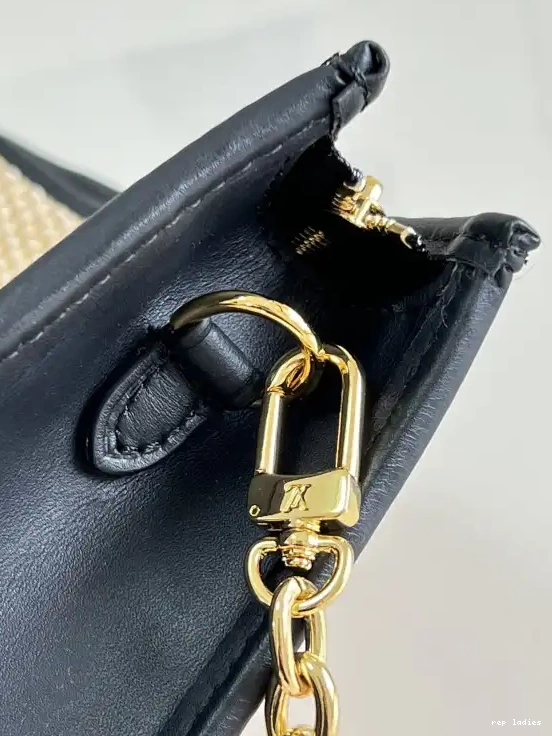 Cheap CHAIN ON POUCH LOUIS TOILETRY VUITTON 0525